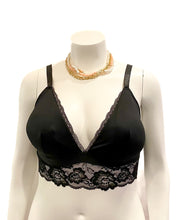 Load image into Gallery viewer, Peak A Lace Plus Bralette- Black
